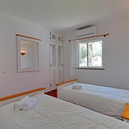 Yellow Village Villa Vilamoura